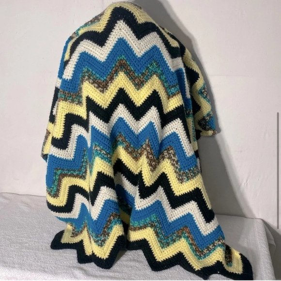 Vintage Handmade Crochet Blue Yellow Black Chevron Stripes Afghan  Throw Blanket - Picture 5 of 12